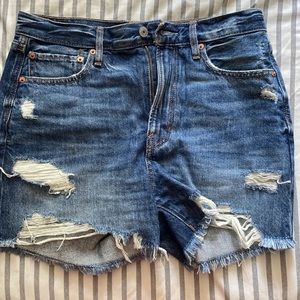 American Eagle 90’s Boyfriend Shorts